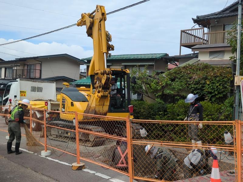 諏訪市大和地内折損管路補修工事