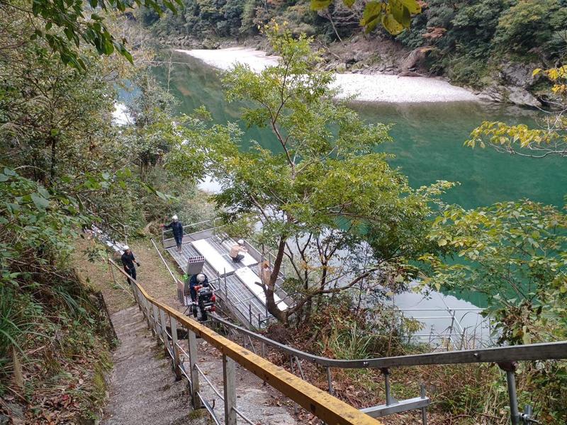 西渡発放水路補強工事