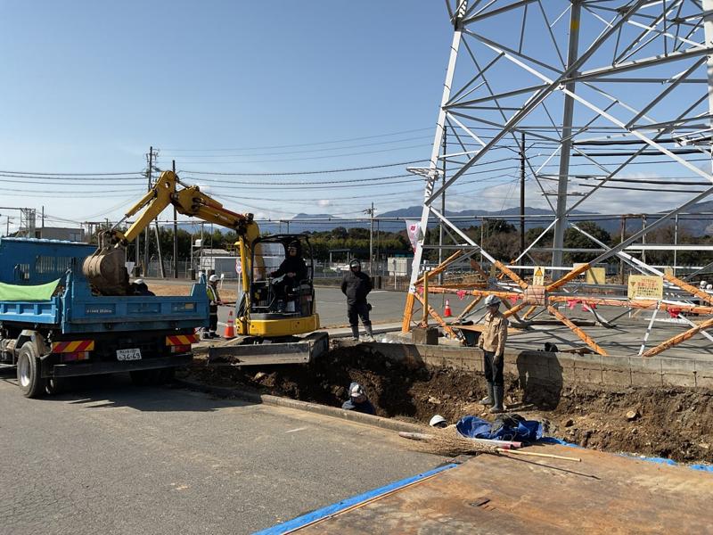 住金鉱山伸銅線引込口変更のうち管路工事