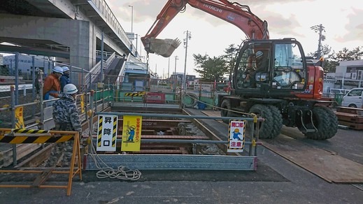 現場パトロール～重要な施設の直下に高電圧ケーブル管路を造っていきます～